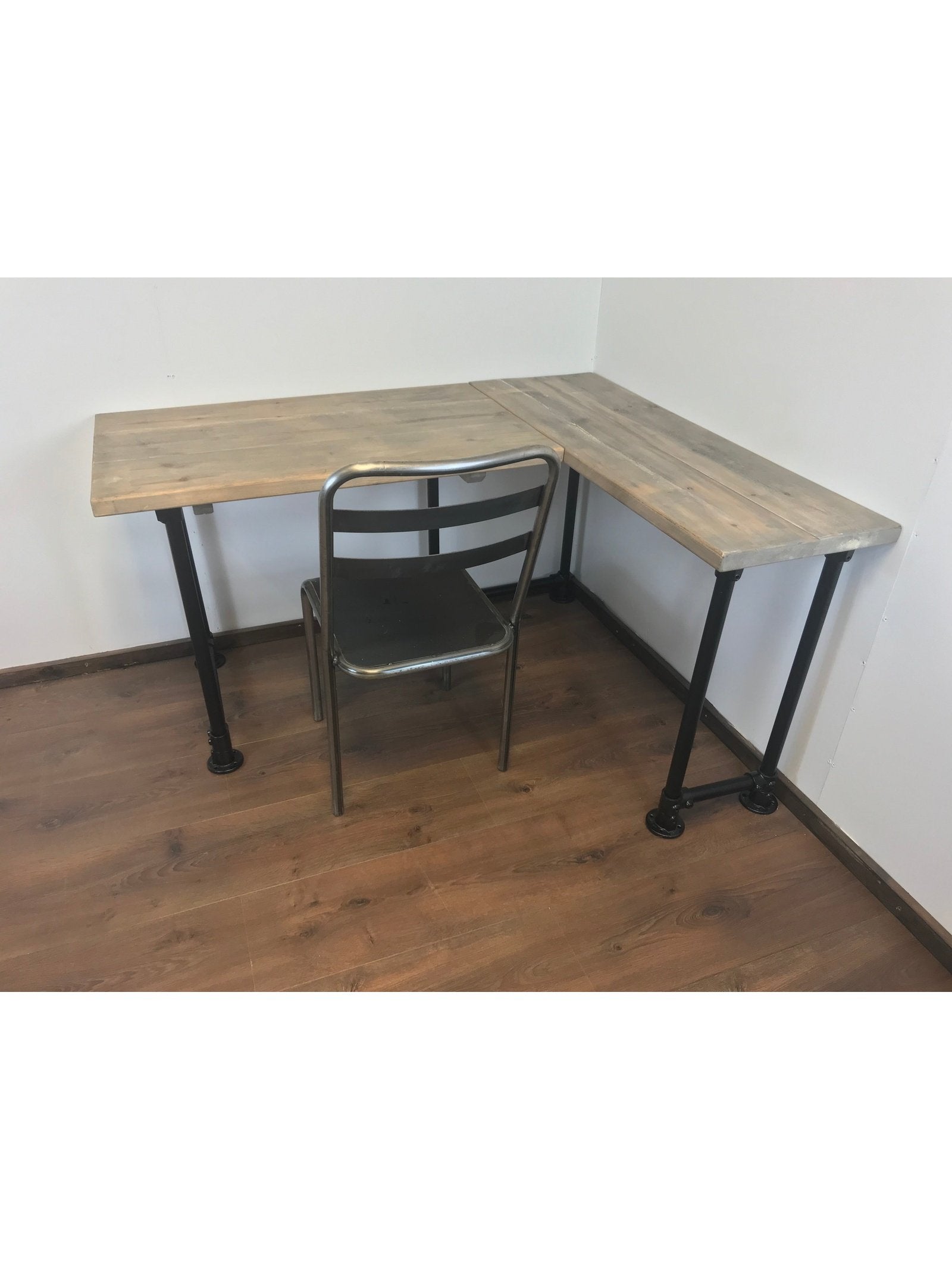Rustic Corner Desk, with sturdy scaffold style black pipe legs, 5 wood finishes -Right/left-handed-Customisable. Industrial l shaped desk. - Industerior