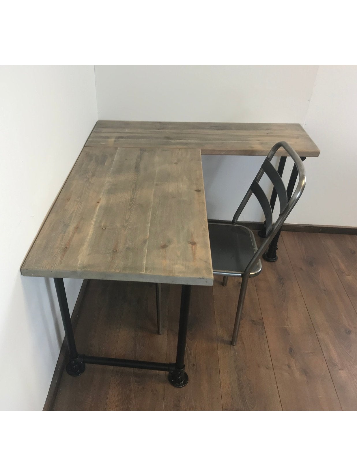 Rustic Corner Desk, with sturdy scaffold style black pipe legs, 5 wood finishes -Right/left-handed-Customisable. Industrial l shaped desk. - Industerior