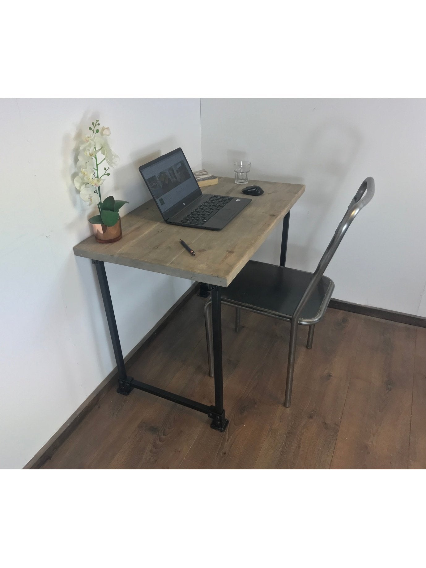 Home office desk with black square adjustable legs. 5 rustic wood colours. Industrial style. Simple Allan key installation, The Axlewood