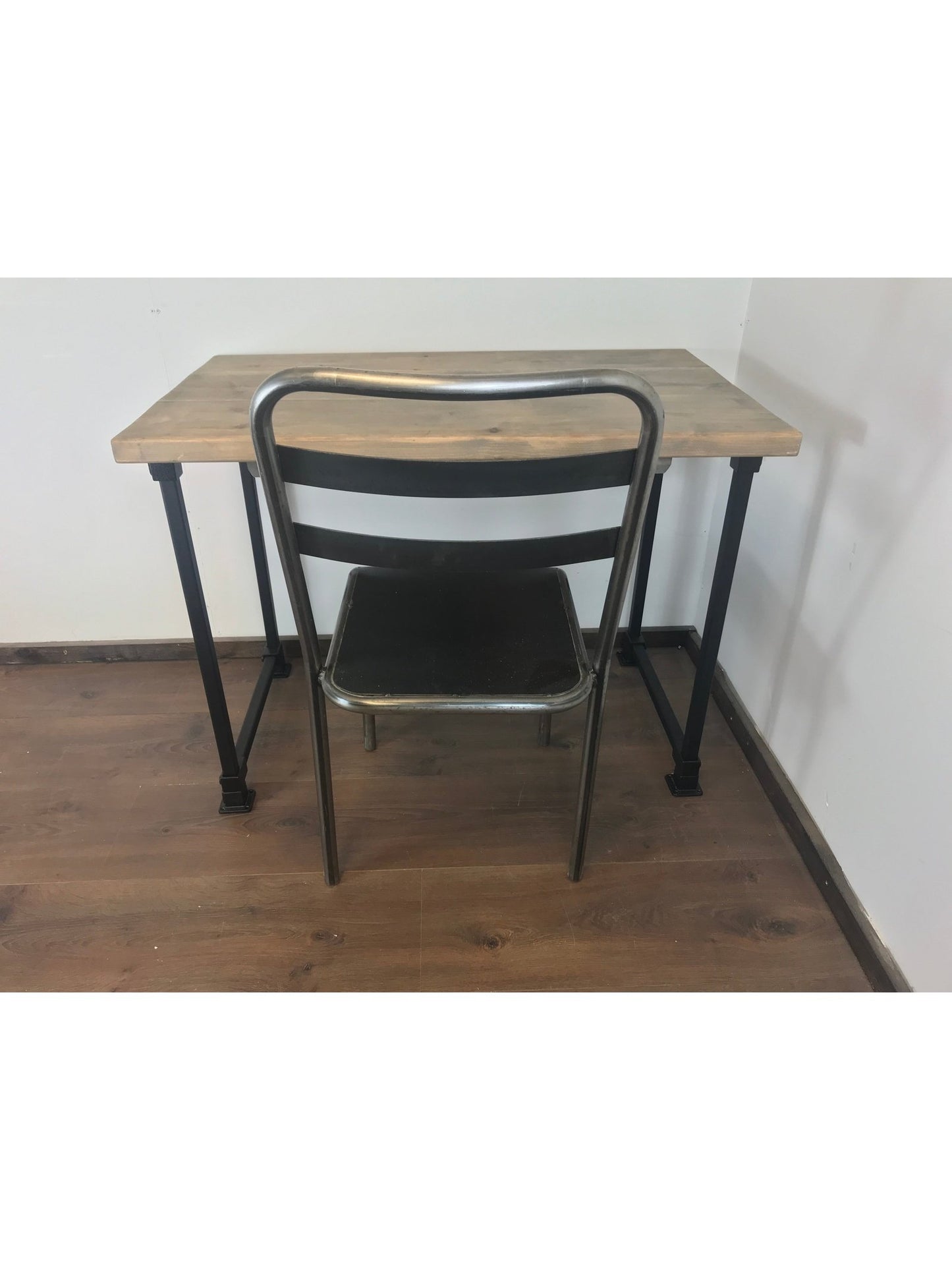 Home office desk with black square adjustable legs. 5 rustic wood colours. Industrial style. Simple Allan key installation, The Axlewood