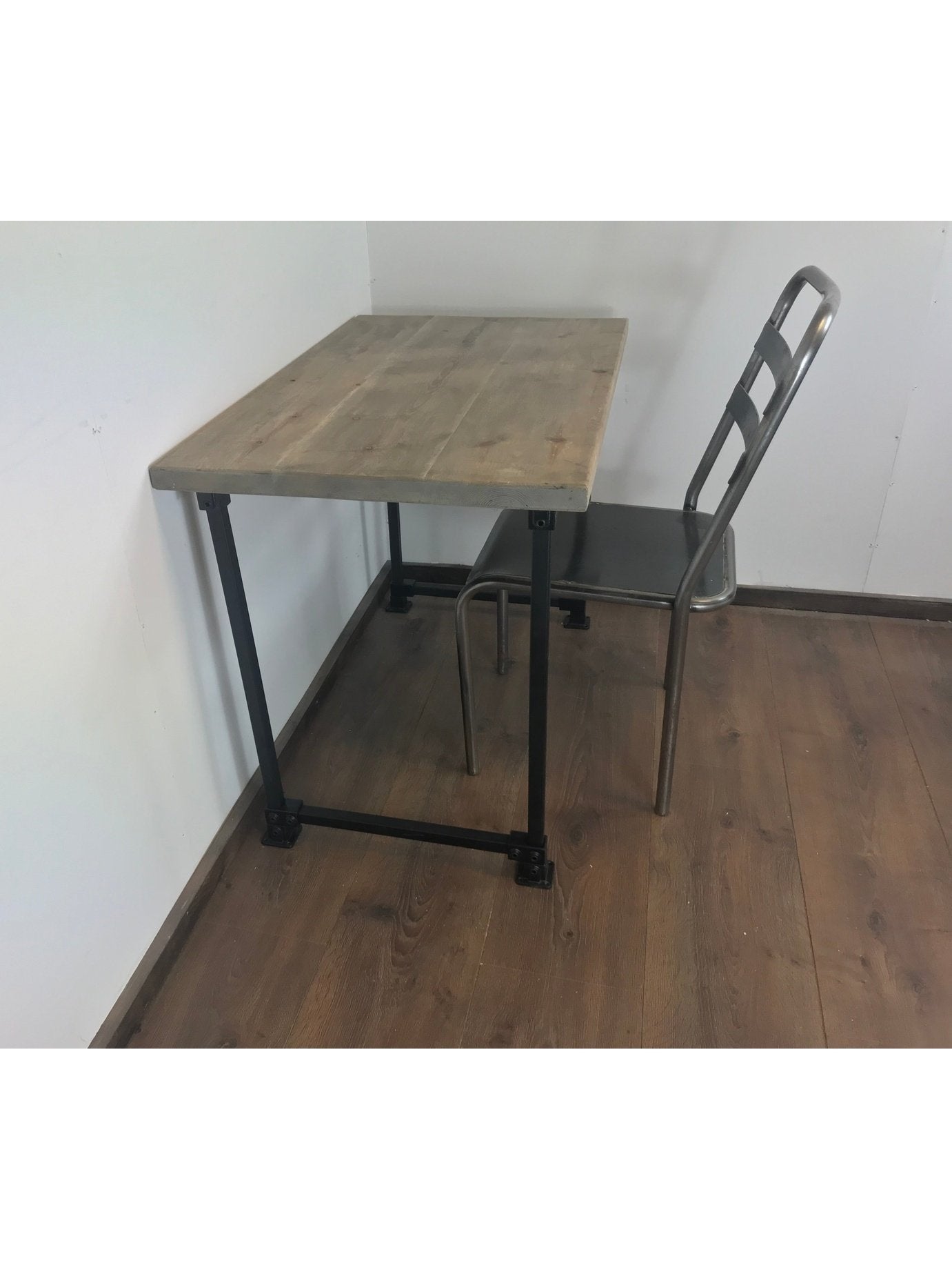 Home office desk with black square adjustable legs. 5 rustic wood colours. Industrial style. Simple Allan key installation, The Axlewood