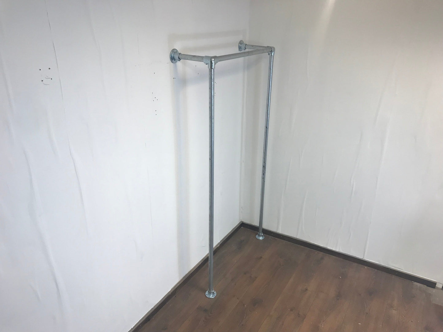Wall-to floor -single Clothing Rail in Galvanized Silver or Black 180cm tall