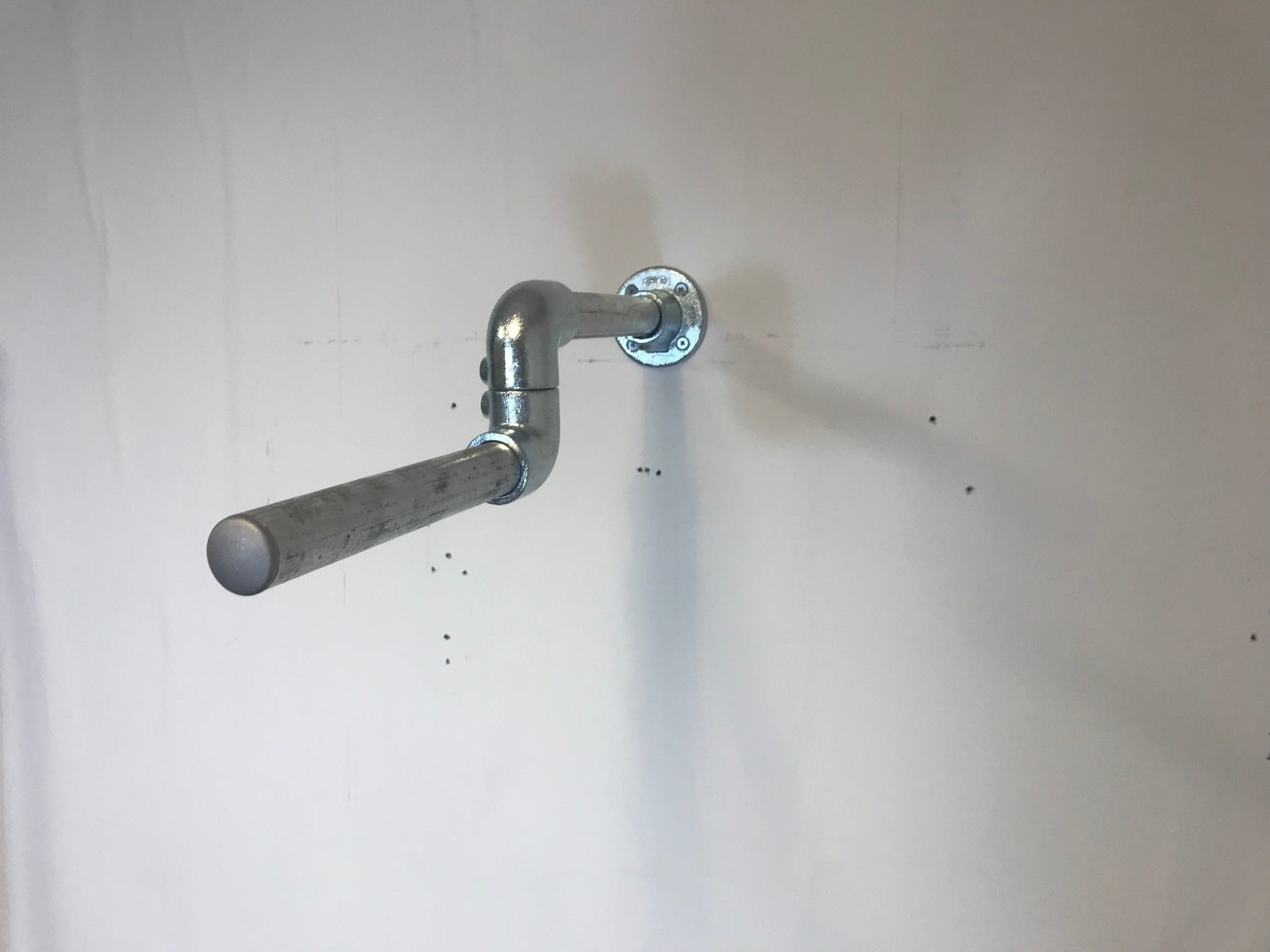 Wall Fixed Drop rail in robust 34mm tube, Galvanised silver or Black. - Industerior